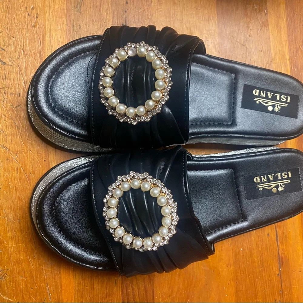 Island Company Black Sandals with Pearl and silver Accent